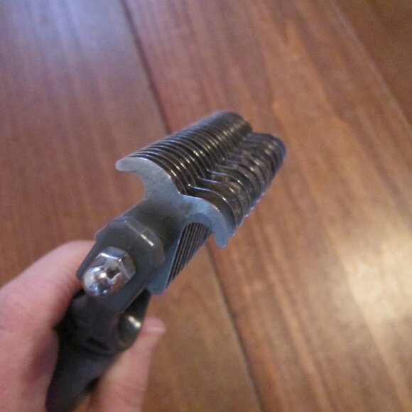 Hertzko Cat Dematting Tool Double Sided Dog and Cat Dematting Comb - Picture 3 of 4